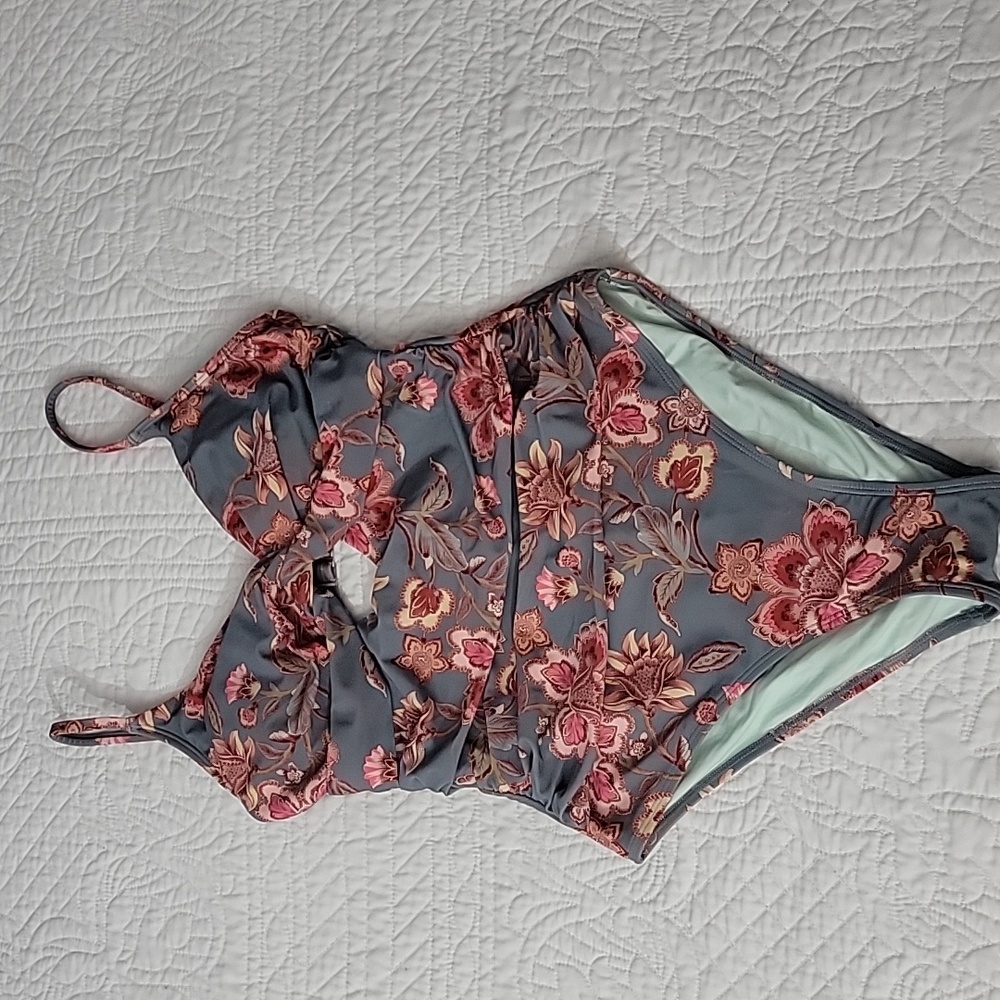 Women's Gray Red Pink Floral Twist Tummy Control Cutout Bathingsuit / Swimwear M